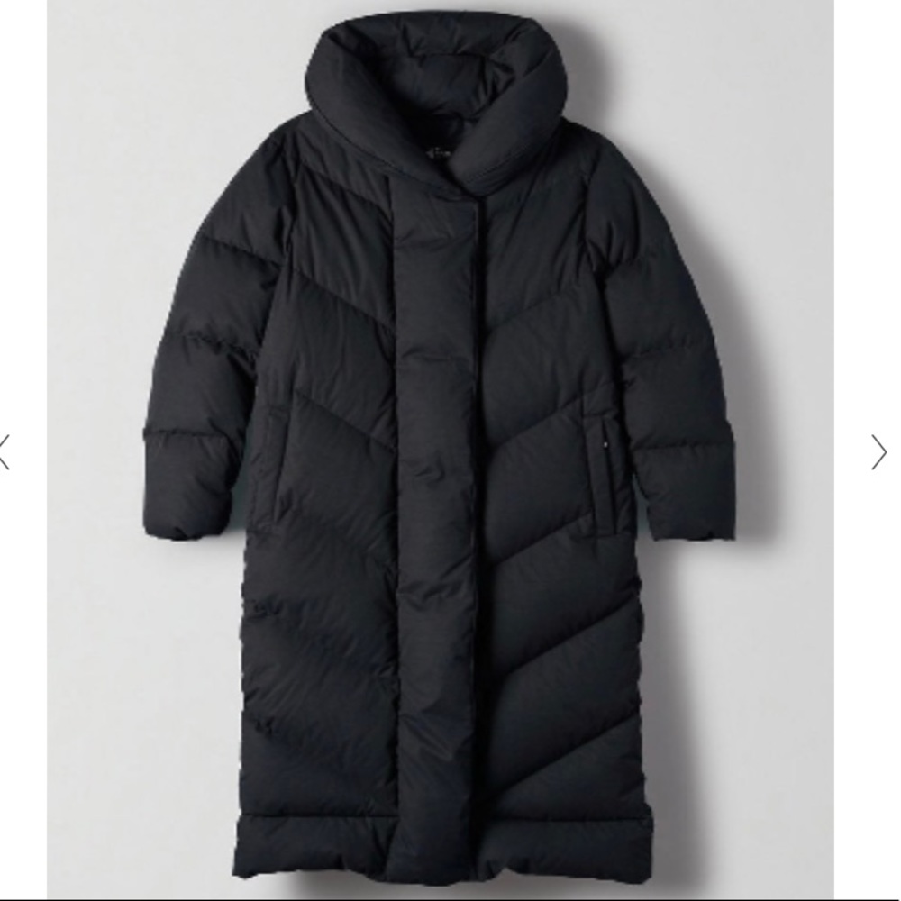 ARITZIA DUVET PUFFER COAT size Small in BLACK